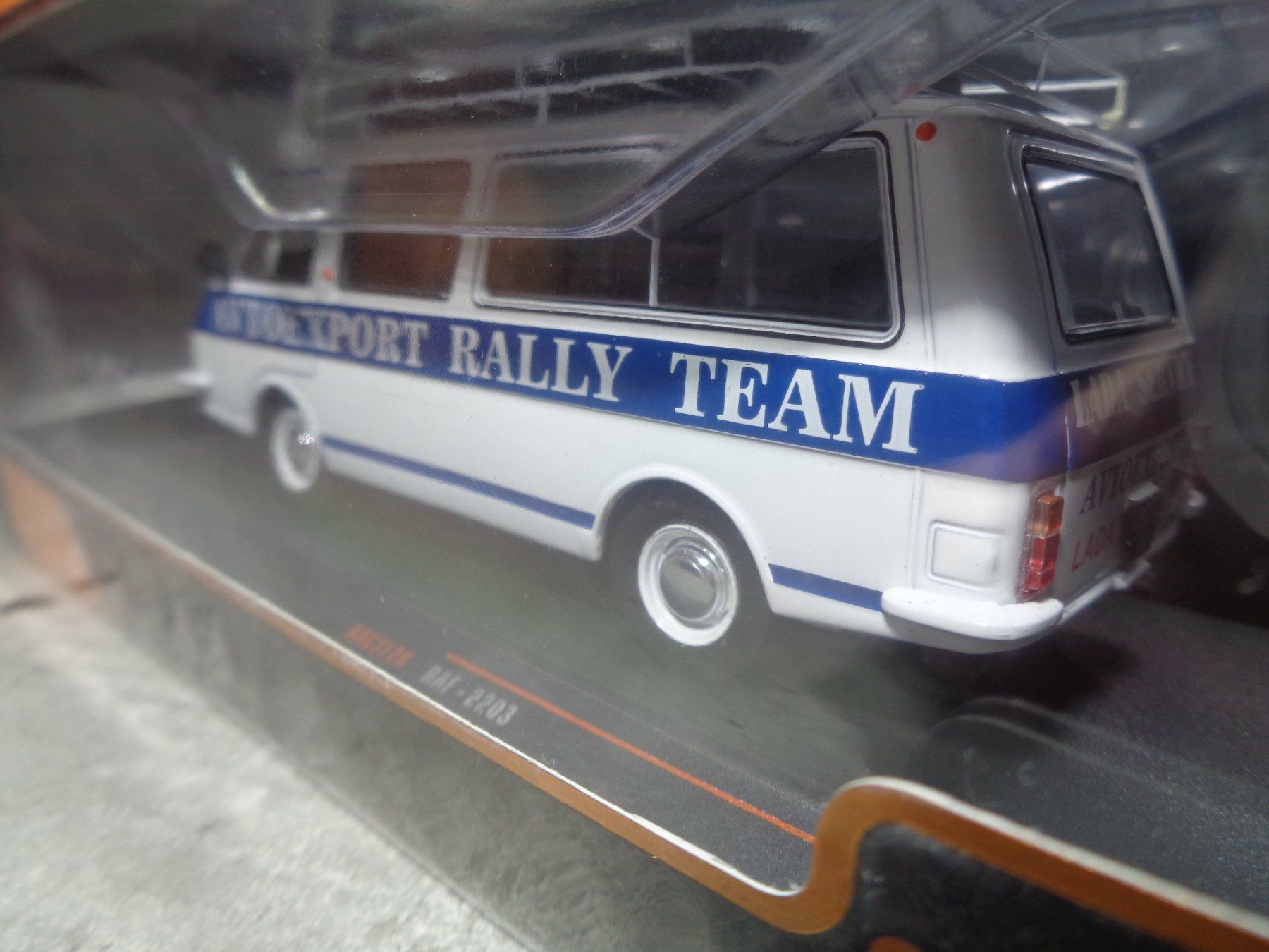 IXO Modellini d'auto: Ixo 1:43 RAF 2203 Assistance Rallye – Nuovo e nell'imballaggio originale da Reconvilier venduto da rallycar 4