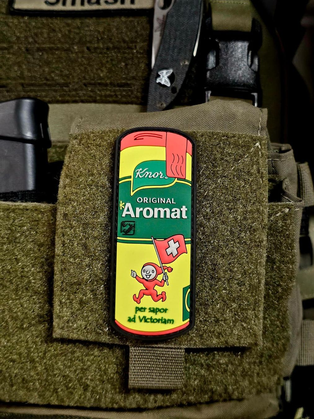 Placchette & Badge: Aromat Rubber-PVC-Patch 3D Aufnäher mit Velcro – Nuovo e nell'imballaggio originale da Frutigen venduto da Darksmash666 2