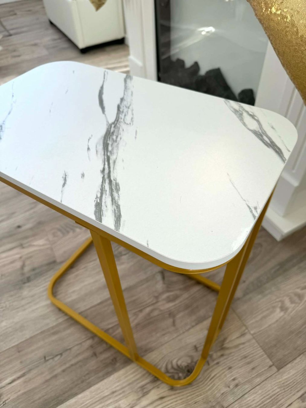 Tavoli: Schicker Beistelltisch, Marmoroptik, Goldgestell – Usato da Bern venduto da MIR-IAM 2