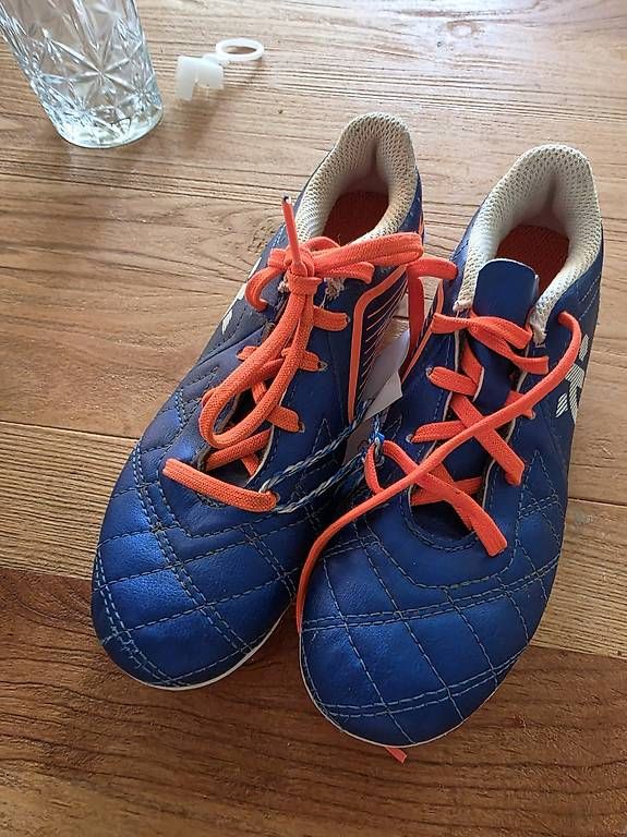 Scarpe da uomo: Fussball Schuhe – Usato da Birmenstorf AG venduto da JenniferLopetrone