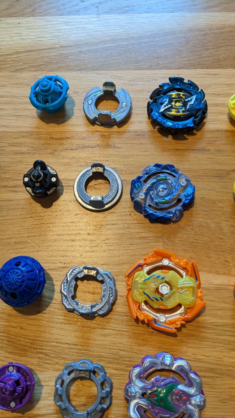Hasbro Giocattoli: Beyblade Burst Arena mit 12 Blades – Usato da Sutz venduto da Rawypp 5