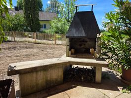 Gartencheminée mit Sitzbank