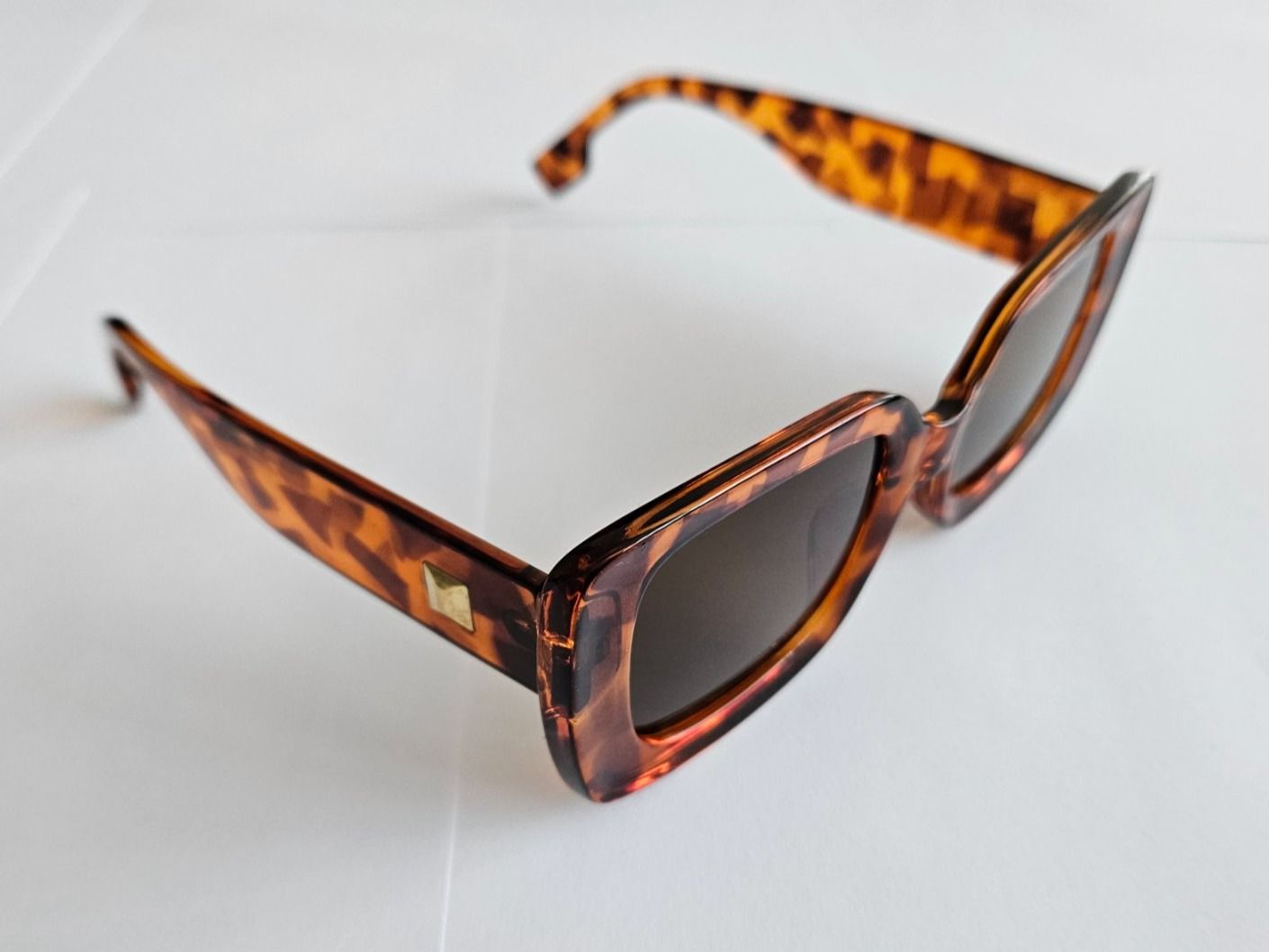 Brillen & Gläser: Elegante Damen Sonnenbrille – Neu und originalverpackt aus Kreuzlingen von RahMal 1