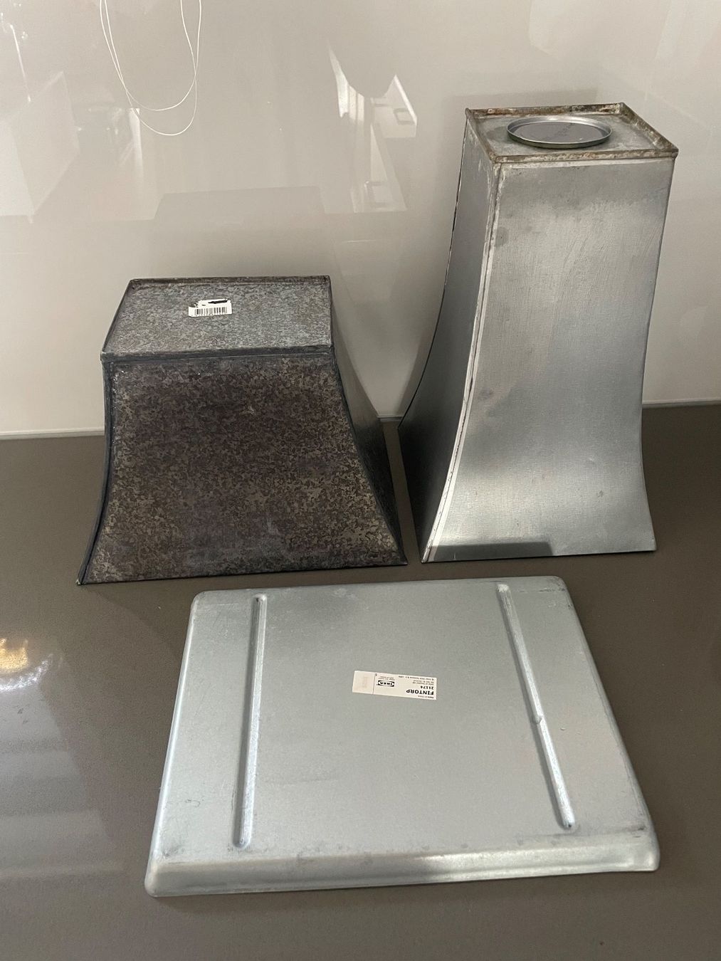 Vasi per fiori: 2 Blumentöpfe und ein Untersatz Metall – Usato da Winkel venduto da Kade50 1