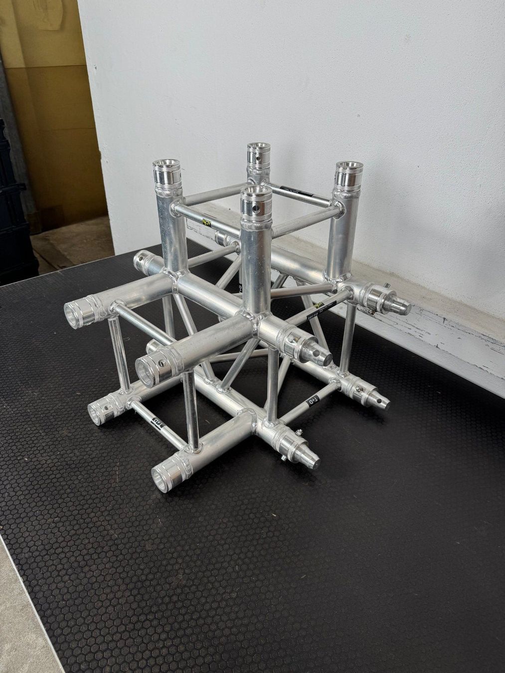 Tralicci: Globaltruss F34 T+Down Ecke – Usato da Buchs AG venduto da N-joyEvents 1