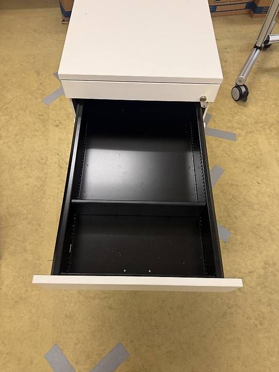 Korpus: Rollcontainer Tradingzone Smartline abschliessbar – Gebraucht aus Bern von Sellionaire_007 3