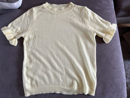 Joli pull léger manches courtes jaune citron taille M 