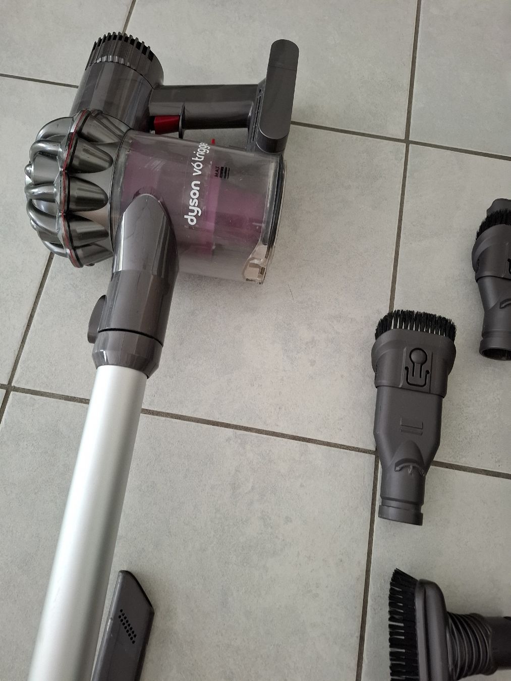 Dyson Aspirapolveri & Accessori: 2x Dyson V6  – Usato da Fully venduto da Taaat 5