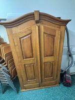 Schöner Holzschrank