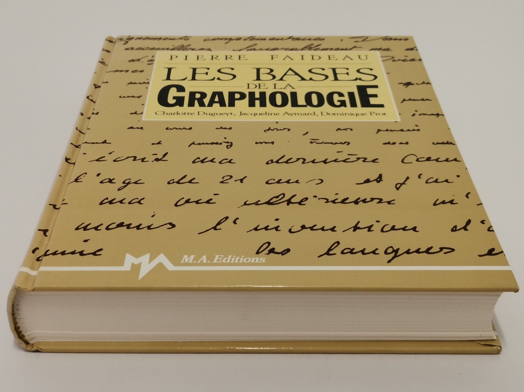 Bücher: BUCH - Les Bases de la Graphologie – Gebraucht aus Schaffhausen von Restwert_SH 3