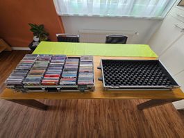 CD DJ-Koffer gross inkl. CD's. Jede CD ist man. beschriftet