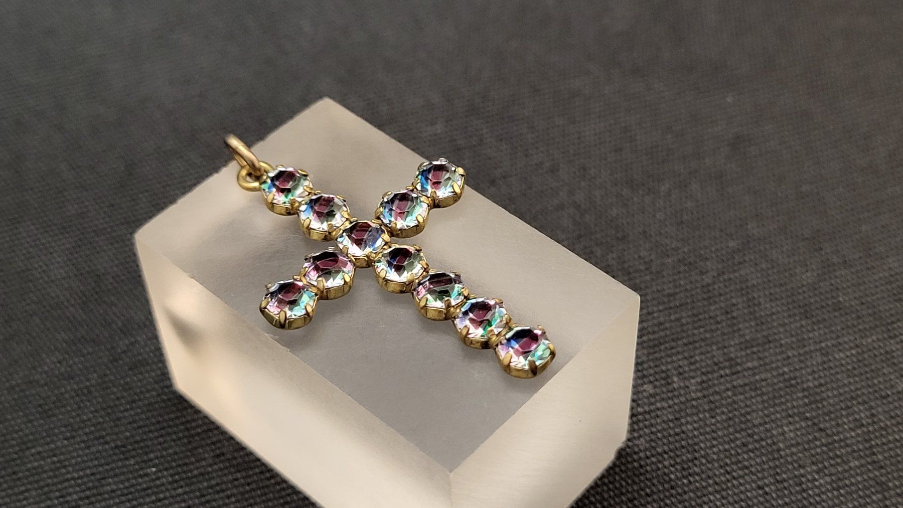 Pendentifs: Kreuz-Anhänger Rheinkiesel – D'occasion à Basel par spinne02