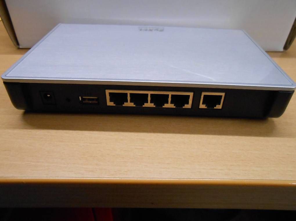 Modem & Router: Zyxel P-355 – Usato da Gipf-Oberfrick venduto da Livingstone5 1