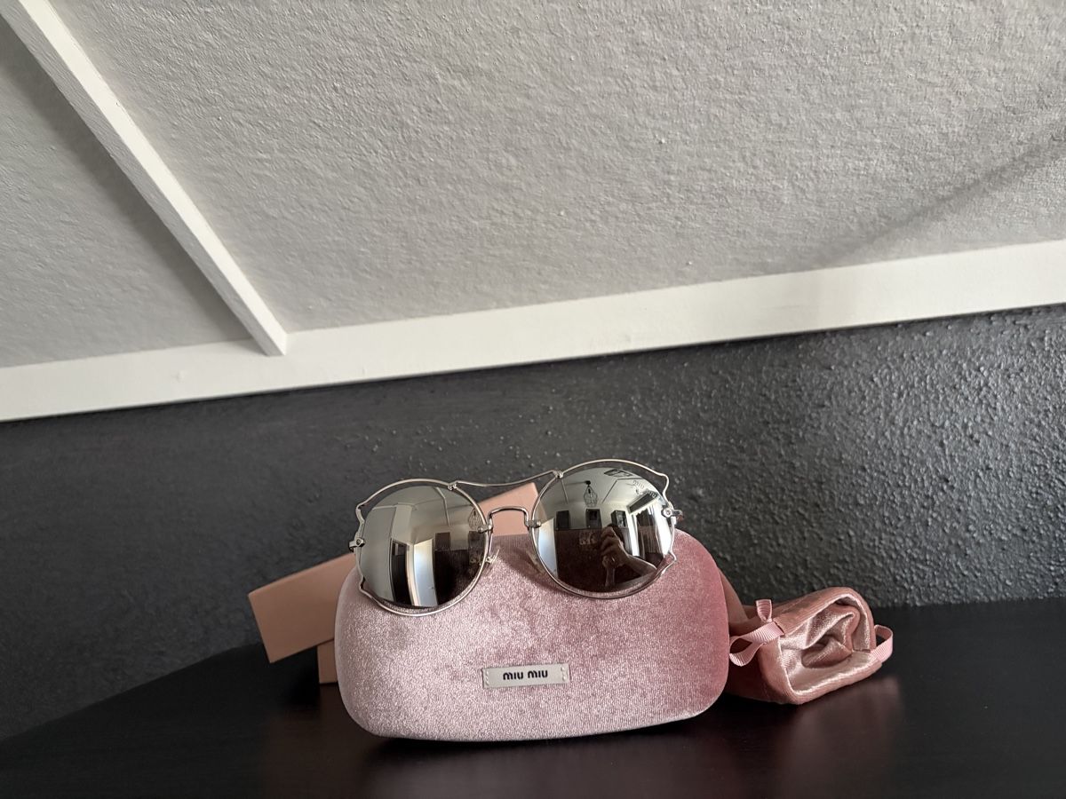 Miu Miu Occhiali & Lenti: MiuMiu Sonnenbrille neu Komlettset – Nuovo (secondo la descrizione) da Vordemwald venduto da ste_g86z