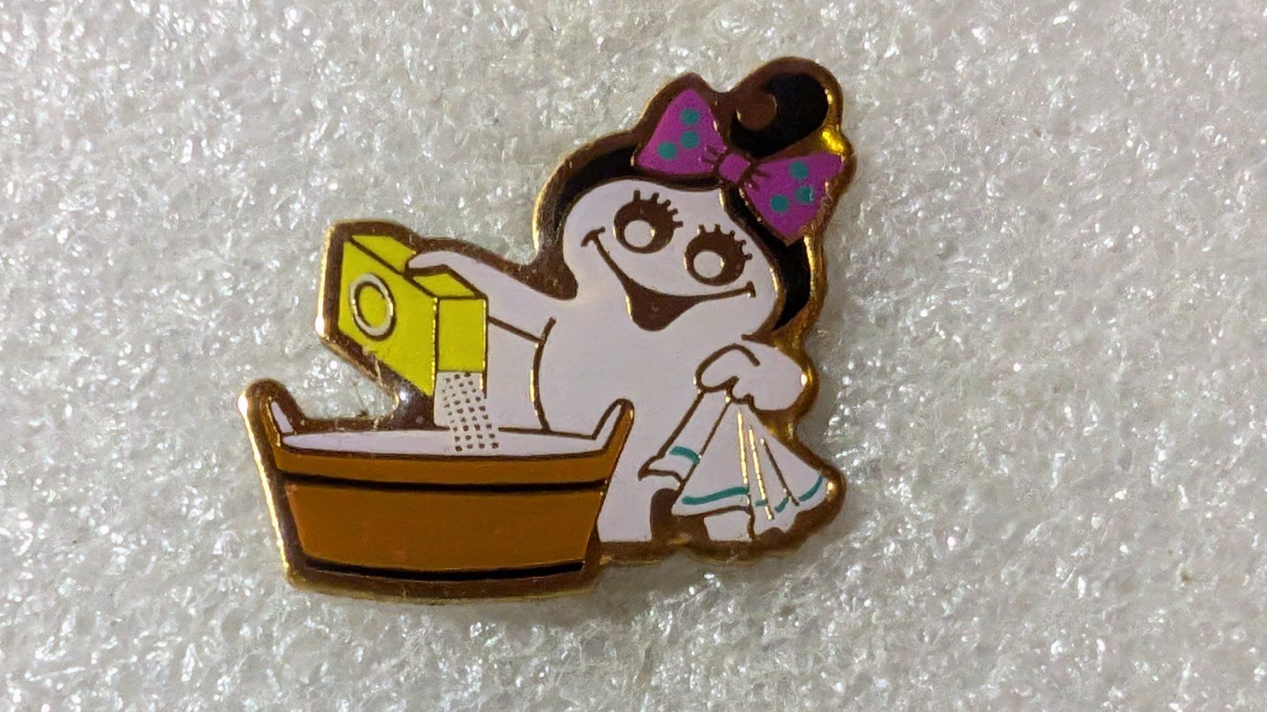 Plaketten & Abzeichen: Ansteckpin 219: Maga Bio – Gebraucht aus Oppligen von Pin-Fall-Shop