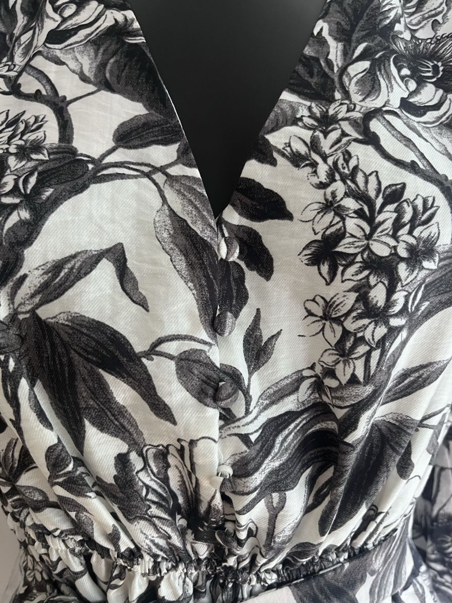 H&M Robes: H&M Kleid Blumenmuster V-Ausschnitt Gr S neu – Neuf (Voir description) à Baden par Didi_sunshine 2