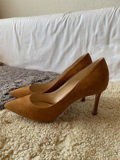 Jimmy Choo Scarpe da donna: Jimmy Choo Romy Suede Pumps Camel Size 37 – Nuovo (secondo la descrizione) da Bernhardzell venduto da Sunka0 2