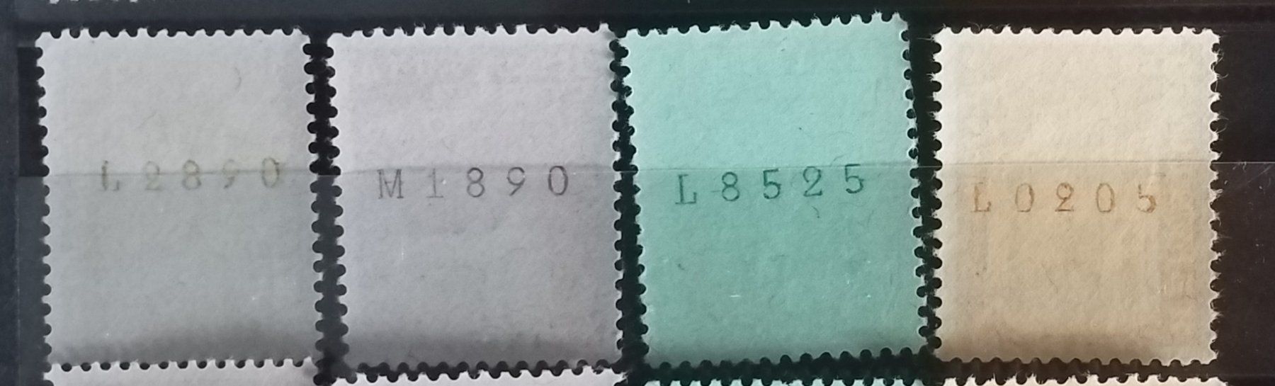 Tutti i francobolli: 3927D) 391RM-949RM, Rollenmarken postfrisch Kt. 52.- – Nuovo (secondo la descrizione) da Baden venduto da Eggi 1