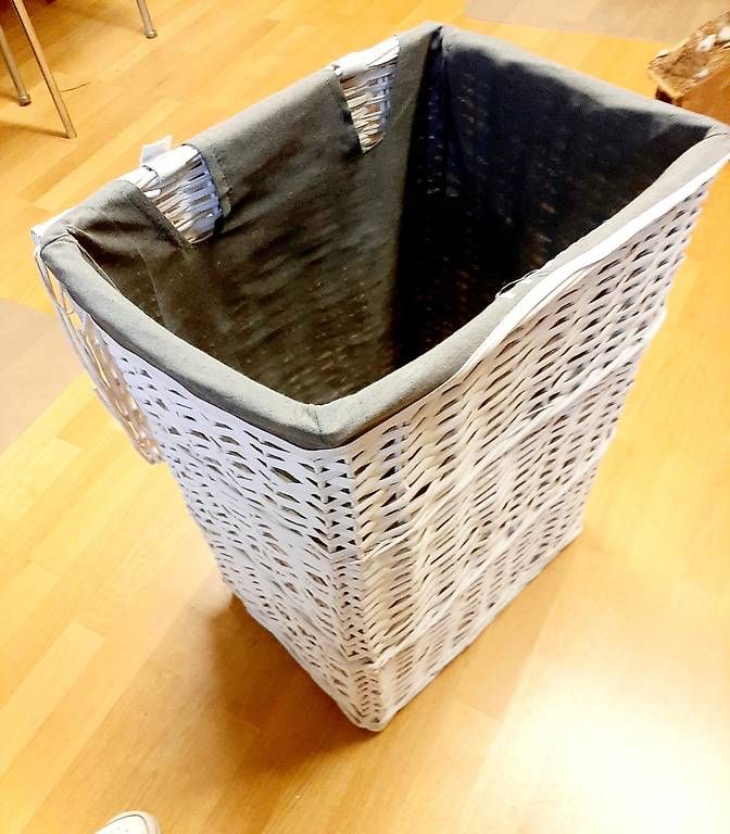Cesti per biancheria: Panier à linge blanc tressé – Usato da lausanne venduto da bluestone02 1
