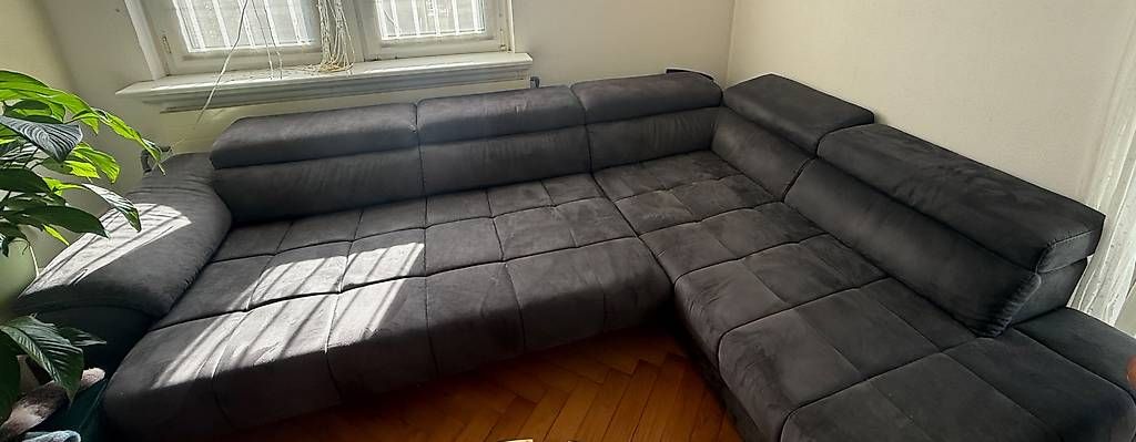 Divani: Mömax Ecksofa mit elektrischem Sitzvorzug (NP: CHF 2199) – Usato da Zollikerberg venduto da eva_chz9 2