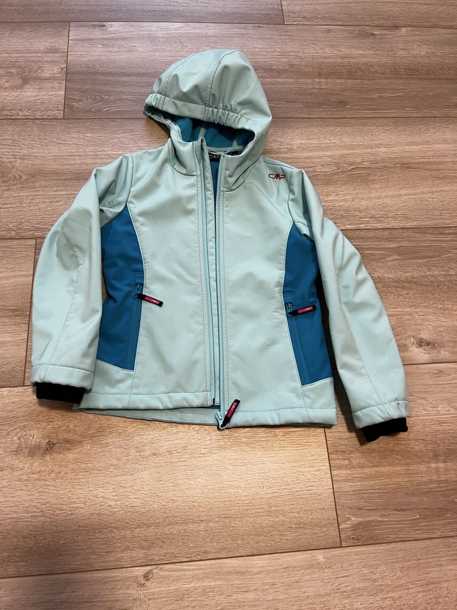 CMP Giacche & Cappotti: CMP Softshelljacke hellblau Grösse 128 gebrauchter Zustand – Usato da Dürnten venduto da Al666