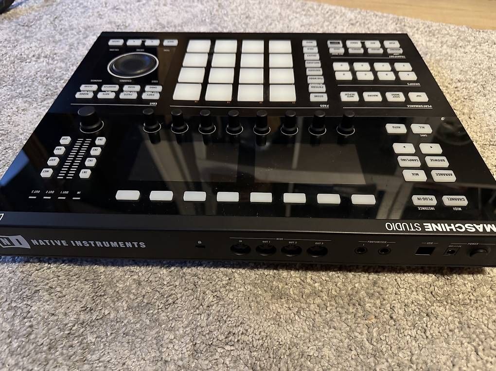 Instruments de musique: Maschine Studio Native Instruments – D'occasion à Niederstocken par michel_jacqueline 2