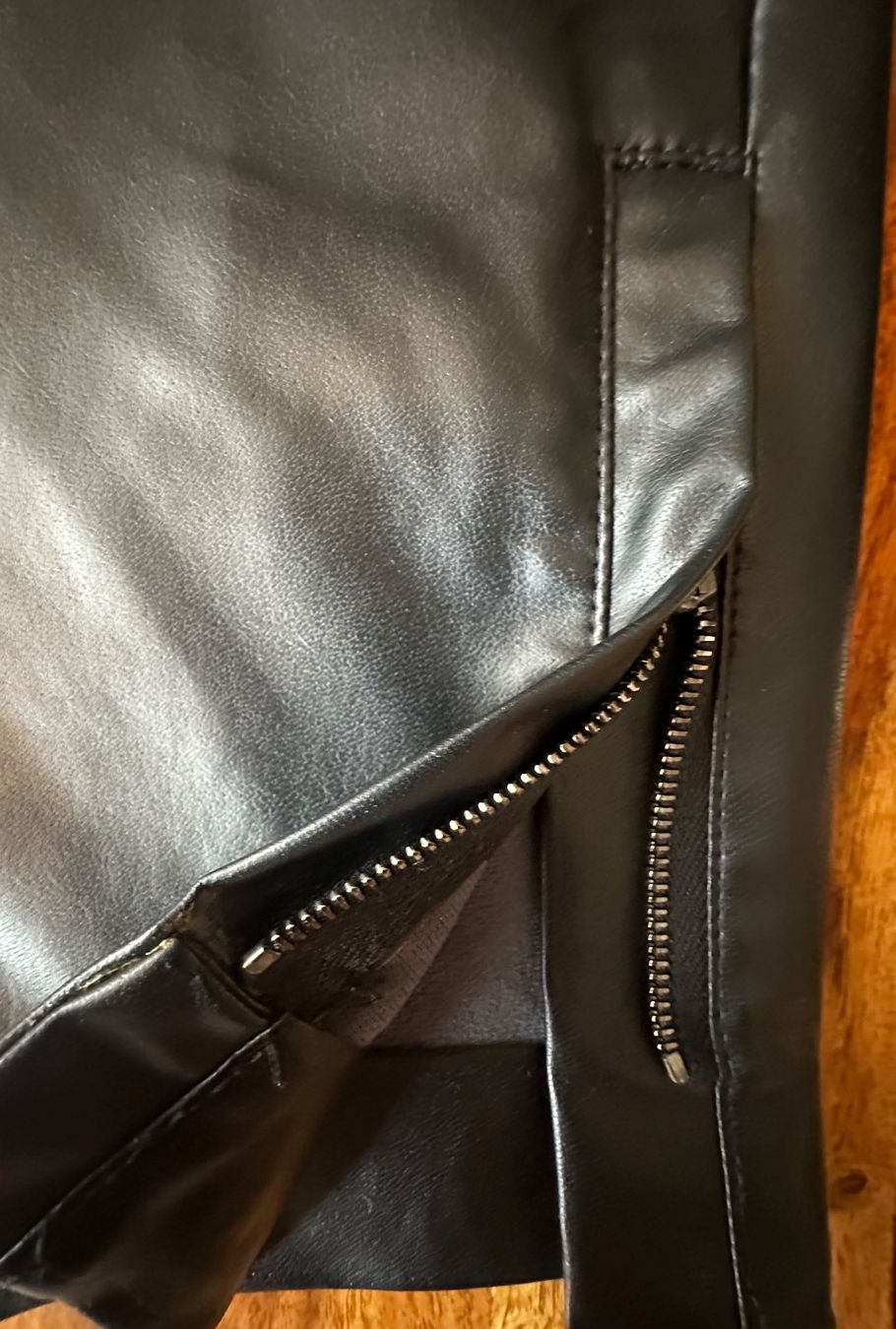 Marc Cain Pantaloni: Marc Cain Hose Kunstleder Damen S – Usato da Liestal venduto da Ballybs 6