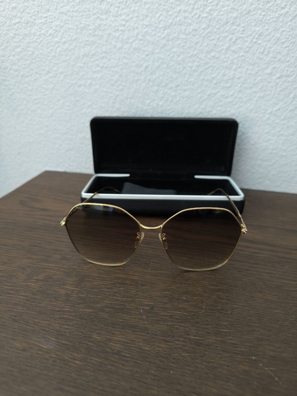 Givenchy Occhiali & Lenti: Givenchy Damen Sonnenbrille mit Case – Nuovo (secondo la descrizione) da Kloten venduto da Olivenbaum2017