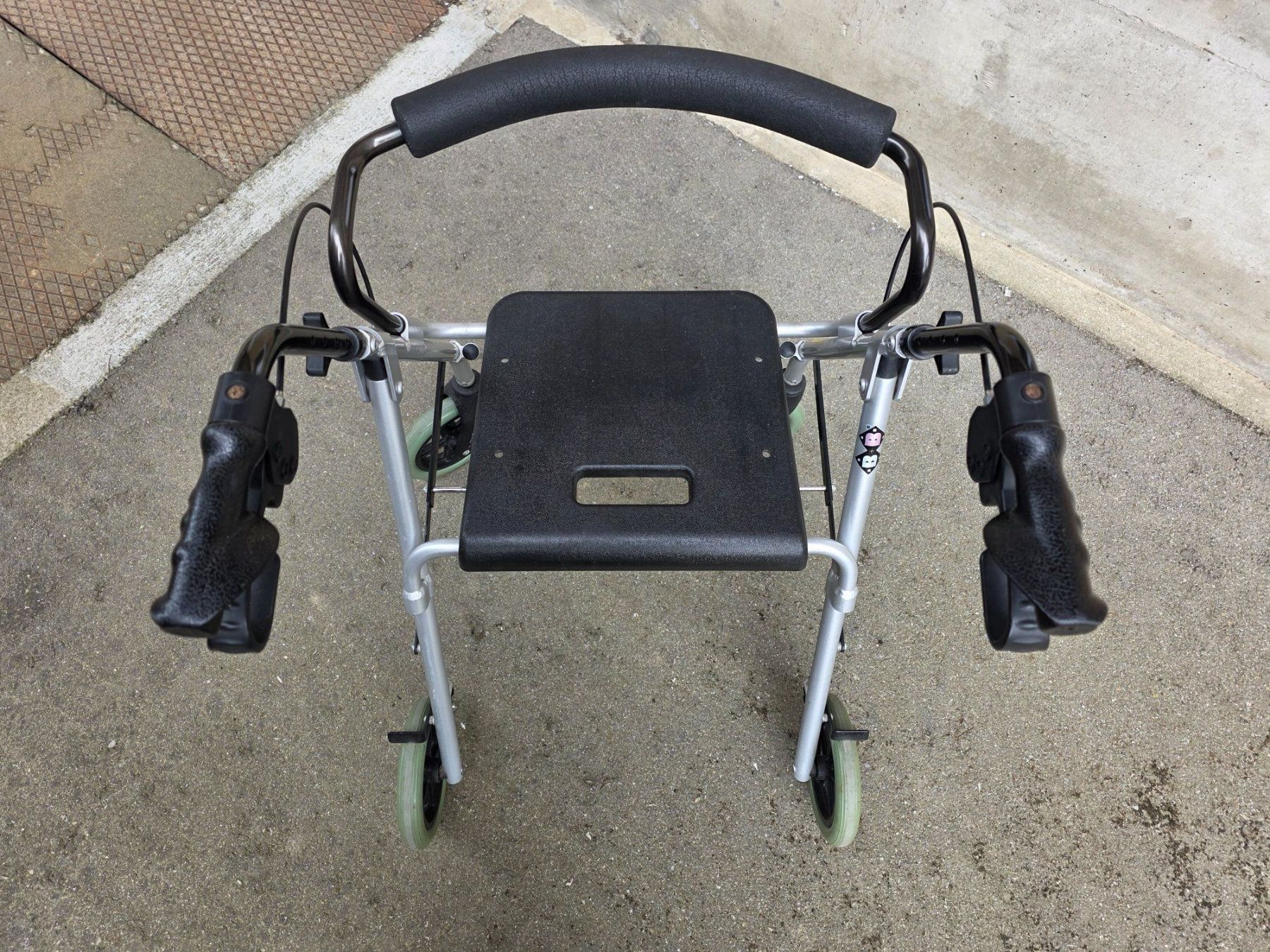 Ausili per la deambulazione: leichter stabiler Rollator mit Sitzfläche faltbar B+B RL 120 – Usato da Walterswil BE venduto da Lonitti 2