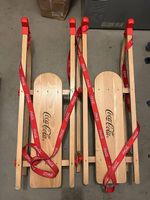 Zwei Holzschlitten Coca-Cola Edition guter Zustand