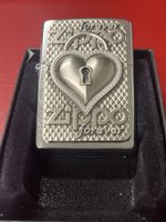Original Zippo Feuerzeug mit Herz Motiv - Neuwertig!