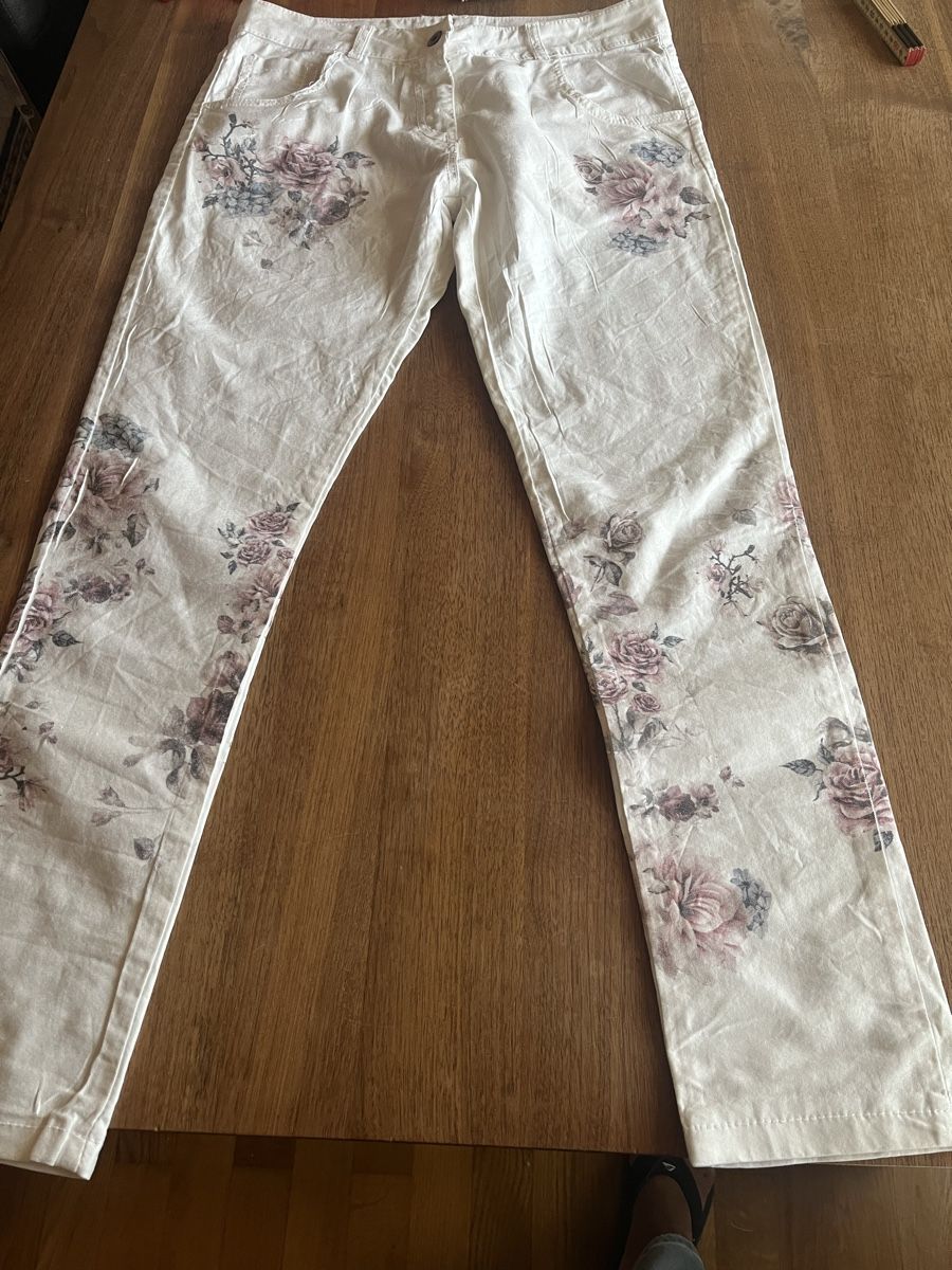 Jeans: Jeans Hose Gr 38/40 mit Rosendruck – Nuovo e nell'imballaggio originale da Aarberg venduto da Jakaro 1