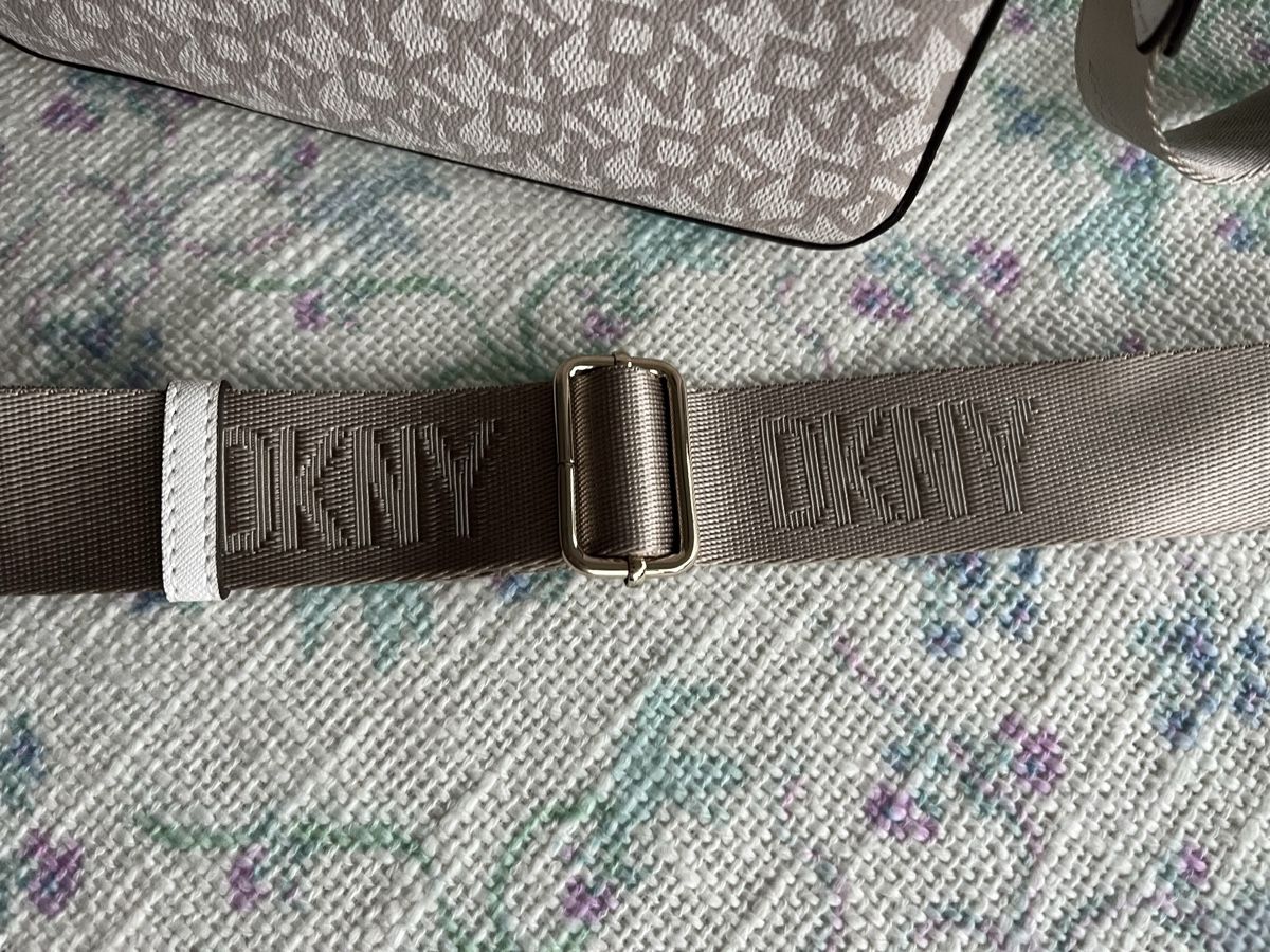 DKNY Taschen für Damen: DKNY Täschchen – Gebraucht aus Kriens von burnauc 1