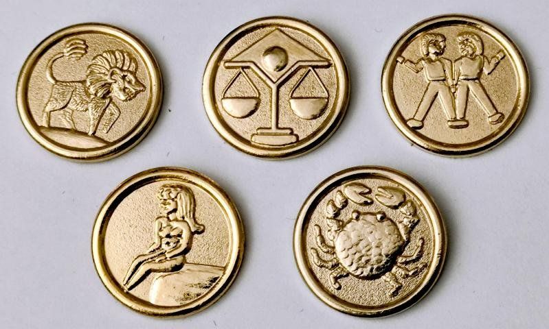 Placchette & Badge: 5 Pins  Sternzeichen – Usato da Pfäffikon ZH venduto da Colacity