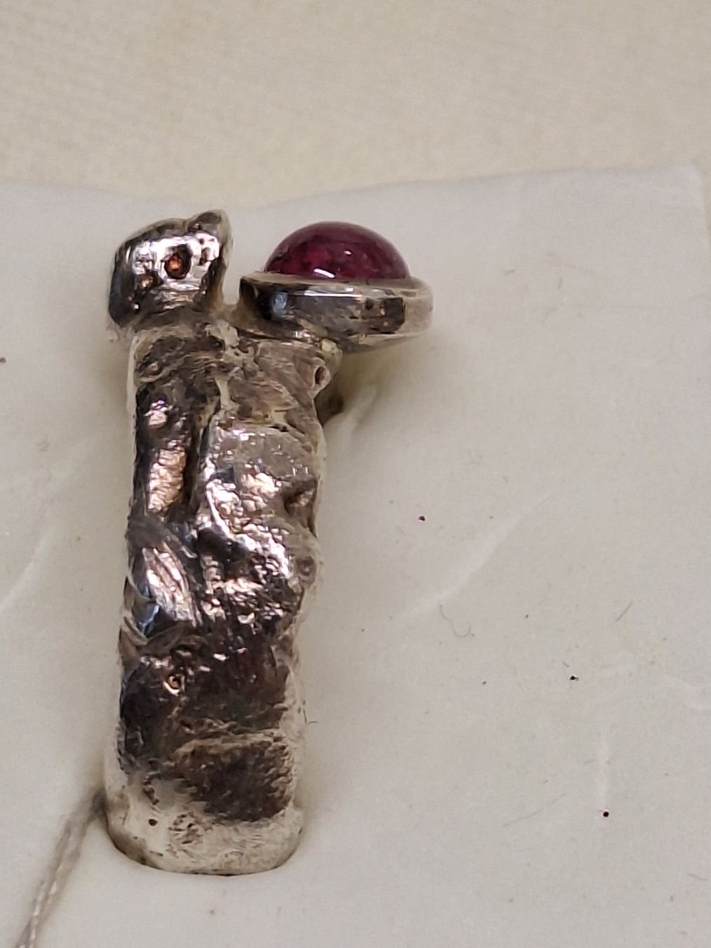 Anelli: Handgeschmiedeter Silberring mit Rubin – Nuovo (secondo la descrizione) da Rheinfelden venduto da Cleopatra2000 2