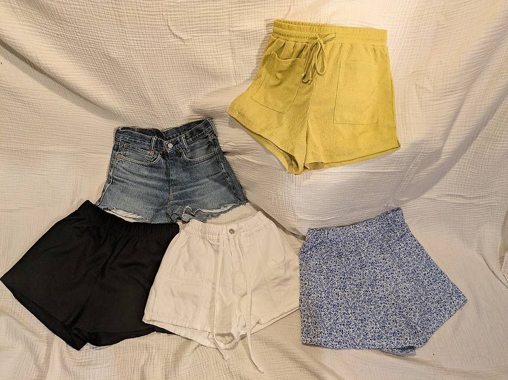Pantaloni: 4  Shorts – Usato da Schwyz venduto da Magdalena86