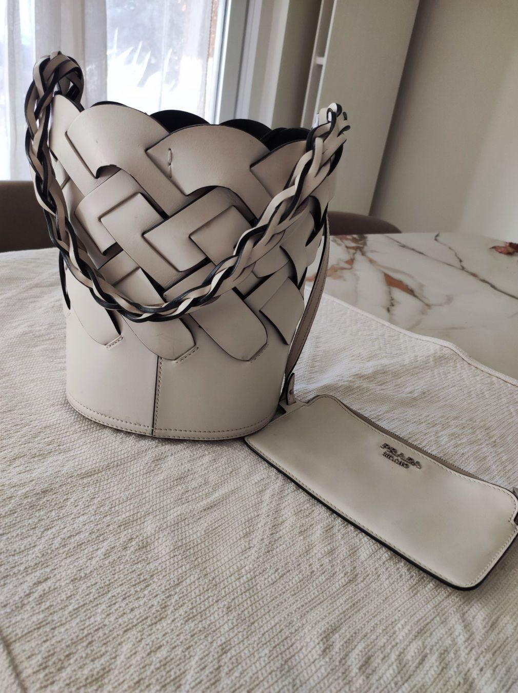 Prada Borse da donna: Prada Borsa a secchiello intrecciata bianca - Elegante! – Usato da Melide venduto da frasixy 1