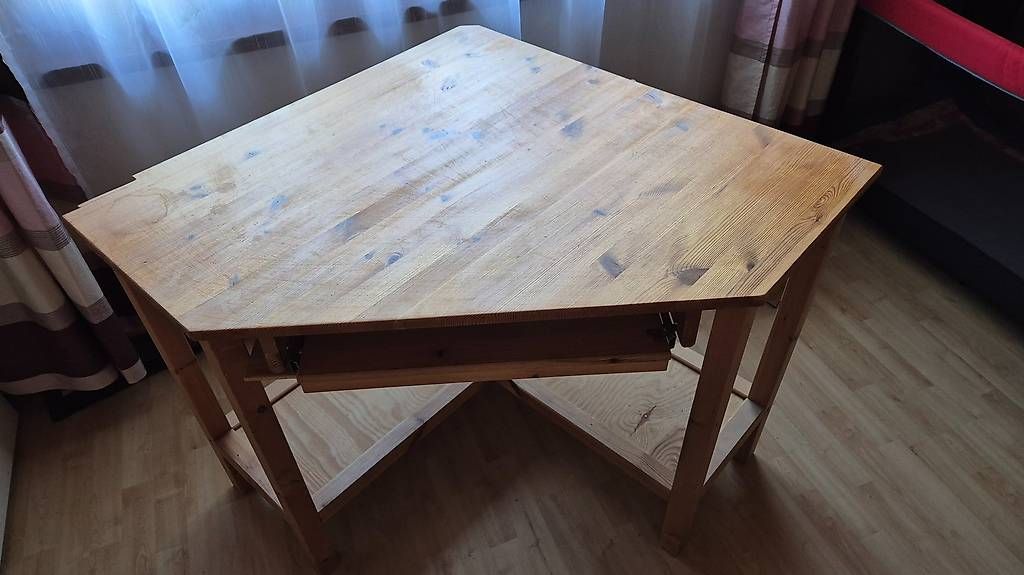 Bureaux: Table d'angle pour ordinateur – D'occasion à Cornaux NE par Provins