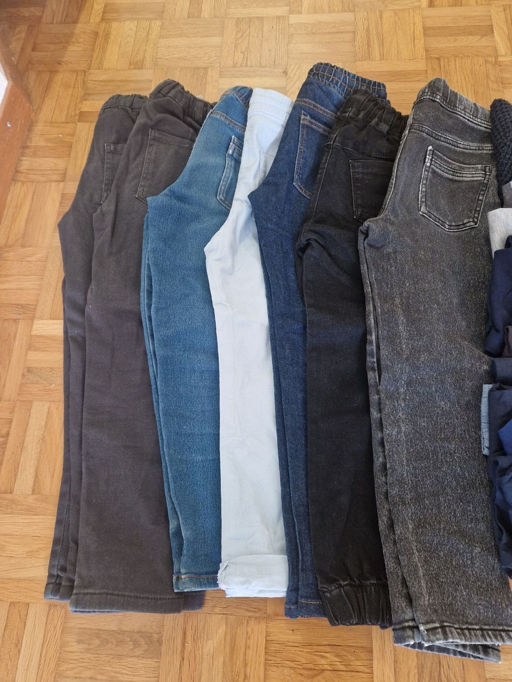 Lotti & Set di vestiti: Bekleidungspaket Junge Gr. 122 – Usato da Zürich venduto da Nis96e 1