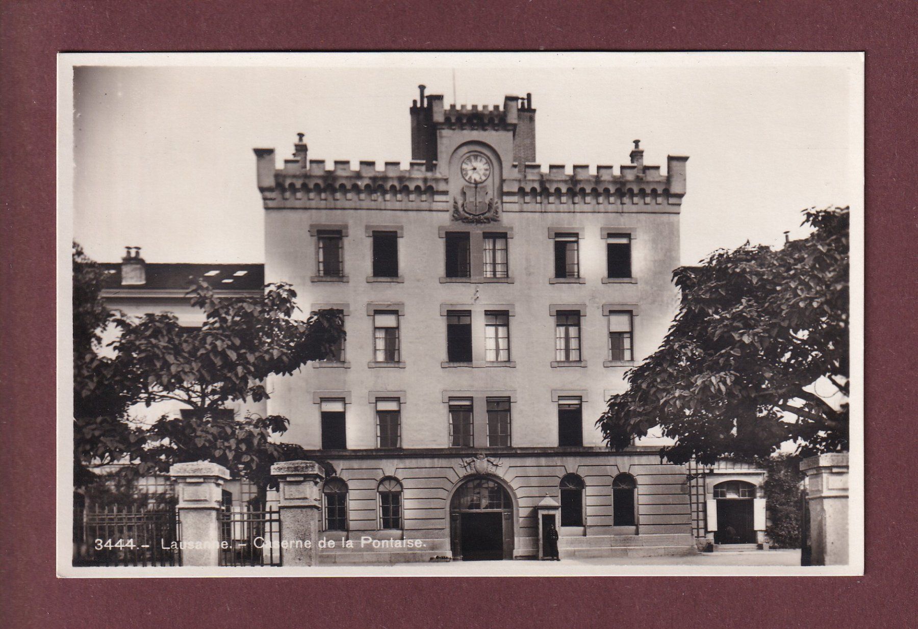 Cartoline postali: LAUSANNE - Caserne de la Pontaise – Usato da Pully venduto da nicecards