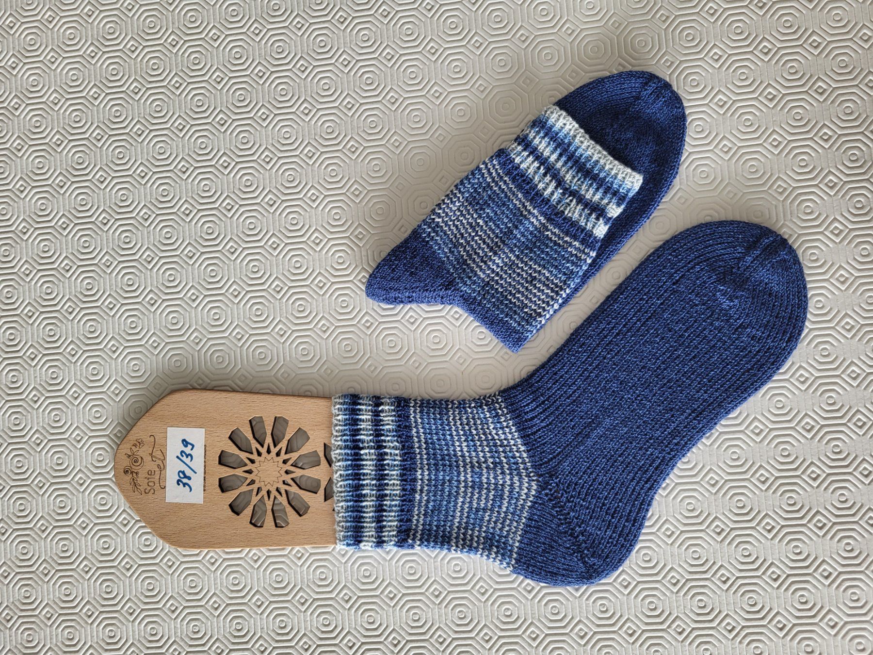 Calze: Socken handgestrickt 38/39 – Nuovo (secondo la descrizione) da Männedorf venduto da thjohn