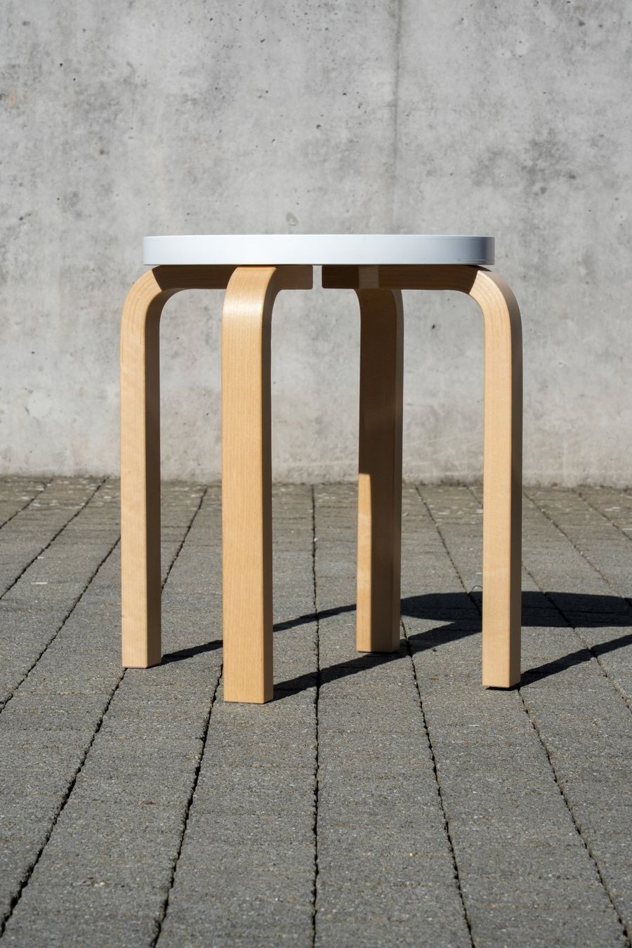 Vitra Hocker: Hocker E60 weiss – Neu (gemäss Beschreibung) aus Uster von uniki.ch