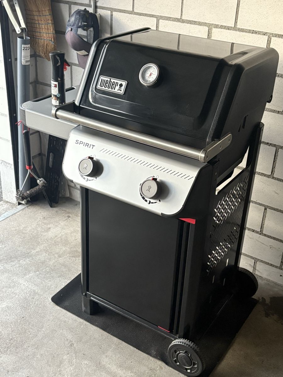 Grils: Weber Spirit E-210 Gasgrill – D'occasion à Roggwil BE par gus_pf8l 1