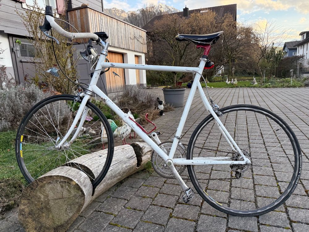 Rennrad, alt (Defekt) in Ennetbürgen für CHF 4 – nur Abholung auf ...