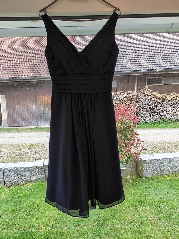 Vestiti: Festliches Kleid, ca Grösse 34 – Usato da Dinhard venduto da Hoiiiduu