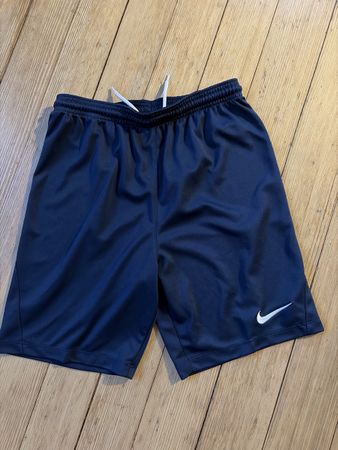 Nike Sportshorts dunkelblau Gr 146-157
