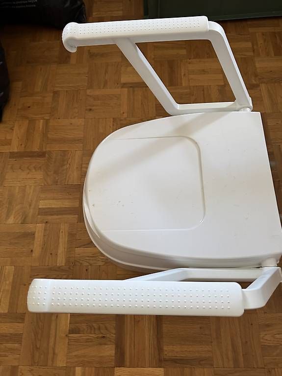 WC: WC Sitz Erhöhung mit Handgriff  – D'occasion à Marthalen par 8450andelfingen 1