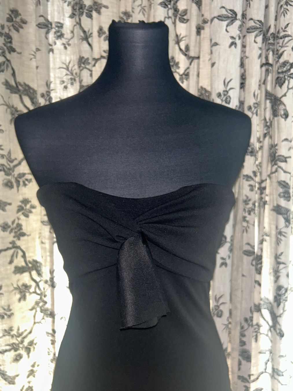 Vestiti: BUSTIERKLEID/ETUIKLEID elastisch schwarz – Usato da Luzern venduto da Suneha