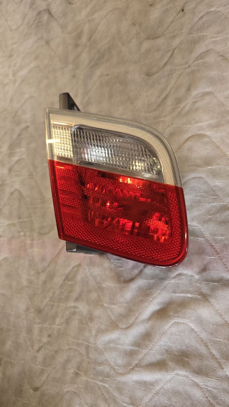 BMW Phares: BMW e46 Rückleuchte innerer Teil – D'occasion à Recherswil par E46_Cab 3