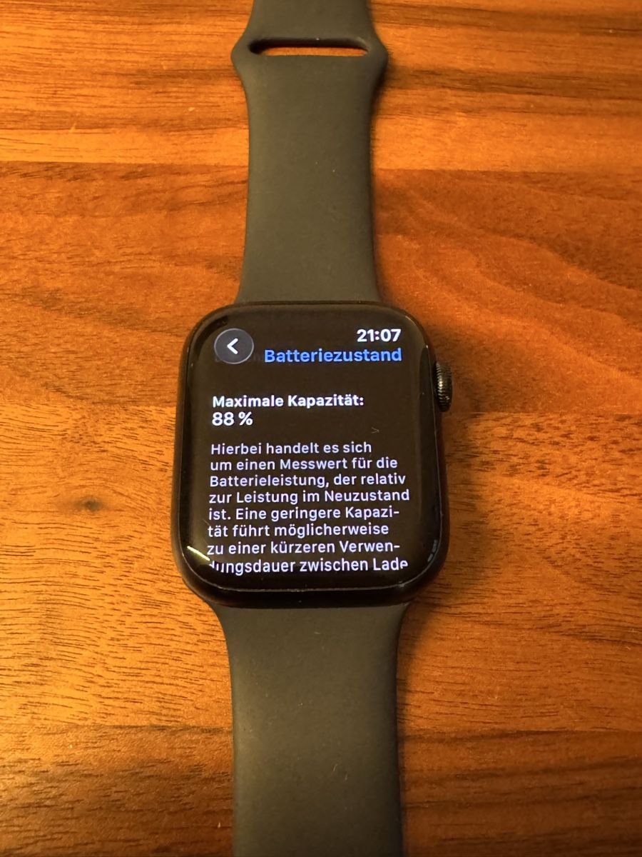 Apple Smartwatch: Apple Watch Series 8 45mm BT – D'occasion à Wetzikon ZH par MrGin 1